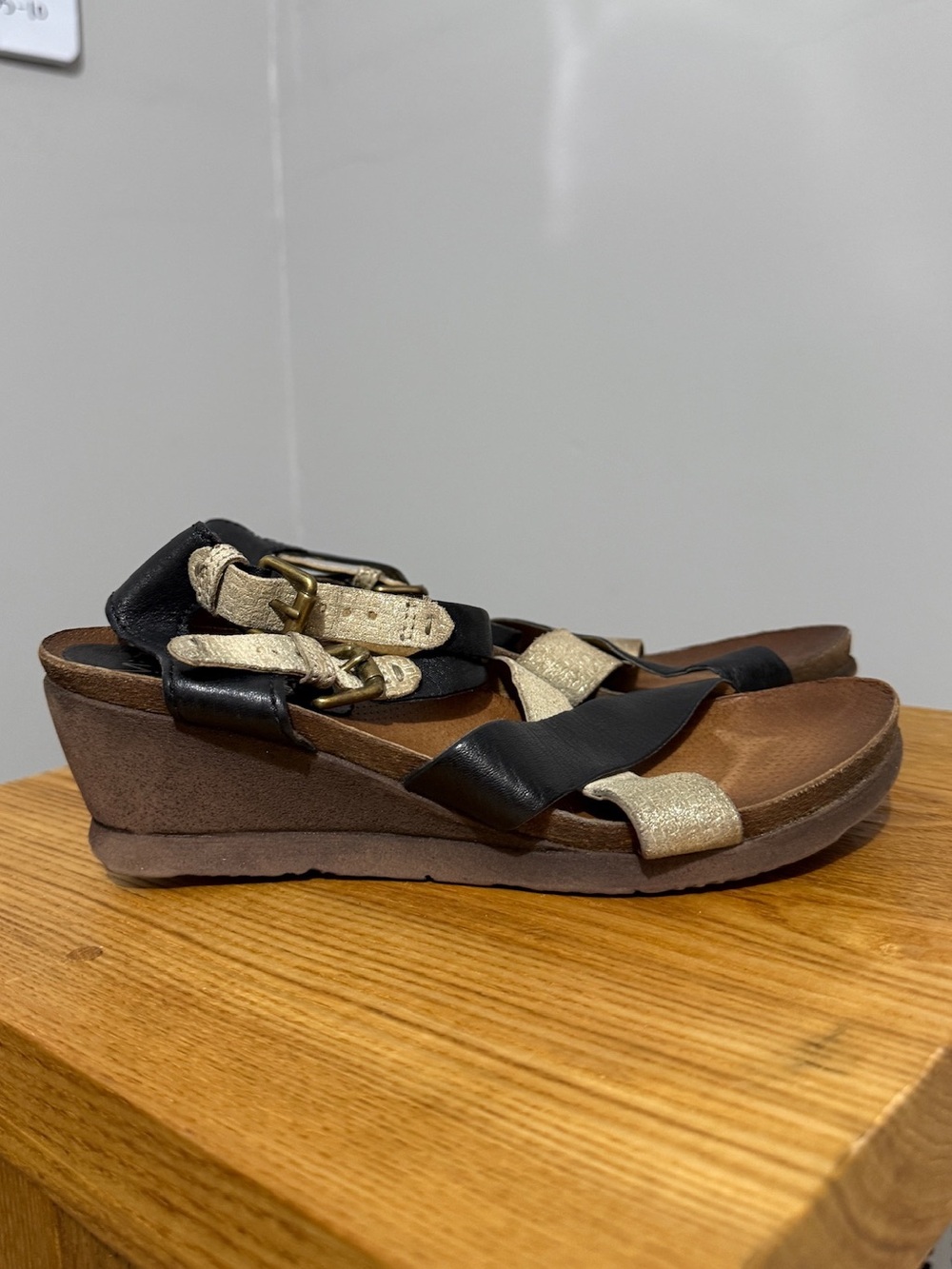 Miz Mooz Wedge Sandals Womens 38 7.5 Black Gold Leather Strappy Buckle